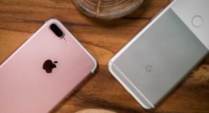 Google-Pixel-XL-vs-Apple-iPhone-7-Plus-1-840x561