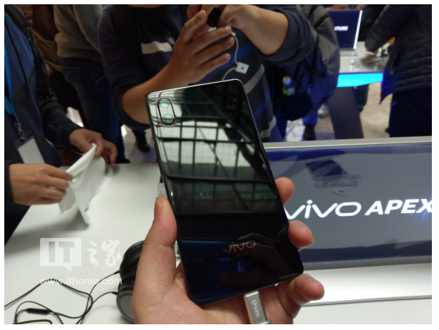 Vivo APEX with Pop-up Selfie Camera Launched - A Concept Smartphone becomes Reality Vivo APEX with Pop-up Selfie Camera Launched - A Concept Smartphone becomes Reality