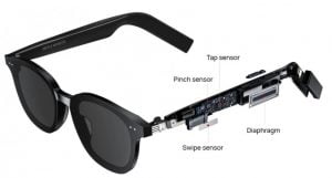 Huawei has come up with its new over-the-ear headphones called the Freebuds Studio, beating Apple to the punch. If you did not know they are expected to launch one in the near future. Coming to the Huawei headphones, it features a total of eight microphones with four on the side for much superior call quality. Together these promise a reduction of 40 dB in noise. In addition, the ee Audio Tube structure will filter out medium and high-frequency noise.