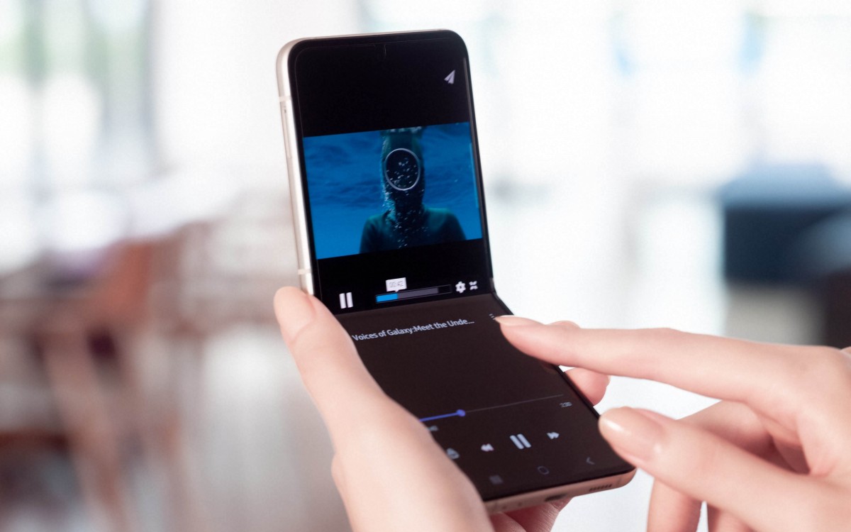 Samsung Galaxy Z Flip3 Unveiled With Better Built & More Samsung Galaxy Z Flip3 Unveiled With Better Built & More