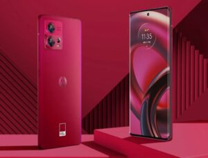 Motorola Edge 30 Fusion Viva Magenta Colour Variant