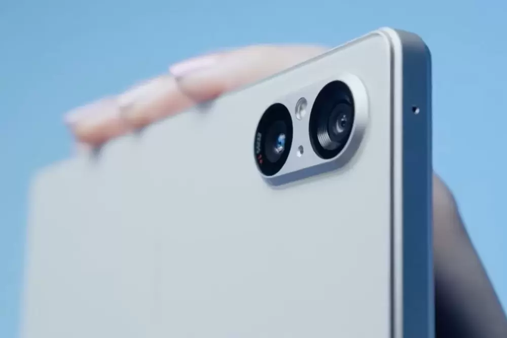 Sony Xperia 5 V Goes Official With Design And Specifications Sony-Xperia-5-V-ad-leak