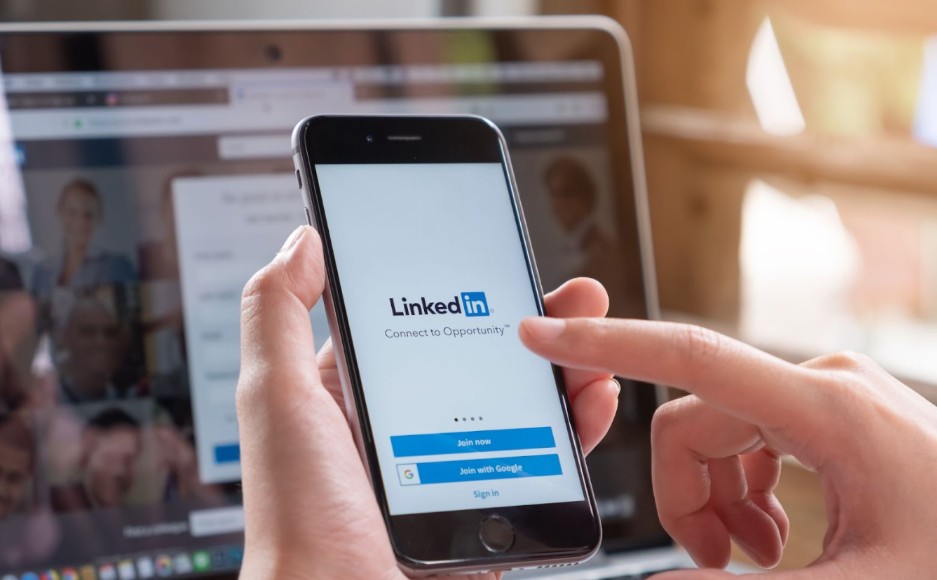 Steps-by-step Guide on How to Hide Views on LinkedIn